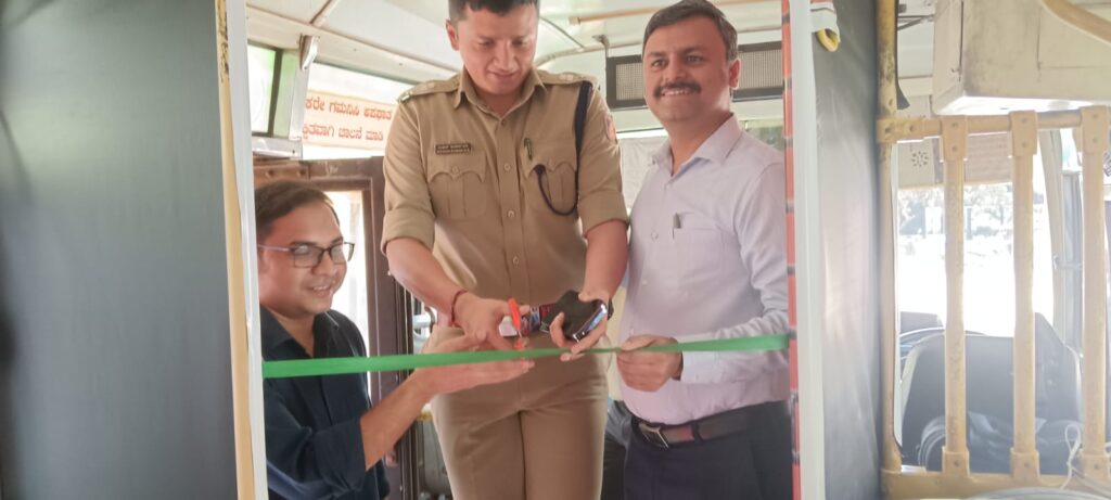 ಜಿಲ್ಲಾ ಪಂಚಾಯತ್ ಸಿಇಓ ಸ್ನೇಹಲ್ ಸುಧಾಕರ್ ಲೋಖಂಡೆ ಮಾತನಾಡಿ, ಮತದಾನ ಕುರಿತು ಜಾಗೃತಿ ಮೂಡಿಸಿ ಮತದಾನ ಪ್ರಮಾಣ ಹೆಚ್ಚಿಸುವ ಸಲುವಾಗಿ ಈ ಸ್ವೀಪ್ ಎಕ್ಸ್ಪ್ರೆಸ್ ಬಸ್ ಸಂಚಾರ ಆರಂಭಿಸಲಾಗಿದೆ. ಕಡಿಮೆ ಮತದಾನ ಆದ ಪ್ರದೇಶಗಳಿಗೆ ಇದು ಭೇಟಿ ನೀಡಿ ಮತದಾನ ಪ್ರಕ್ರಿಯೆ ಕುರಿತು ಜಾಗೃತಿ ಮೂಡಿಸುವುದು. ಹಾಗೂ ಚುನಾವಣಾ ಅಕ್ರಮ ತಡೆಯಲ್ಲಿ ಸಾರ್ವಜನಿಕರ ಪಾಲ್ಗೊಳ್ಳುವಿಕೆ ಕುರಿತು, ಸಿವಿಜಿಲ್ ಆ್ಯಪ್ ಕುರಿತು ಮಾಹಿತಿ ನೀಡಲಿದ್ದು, ಸಾರ್ವಜನಿಕರು ಇದರ ಸದುಪಯೋಗ ಪಡೆಯಬೇಕೆಂದರು.