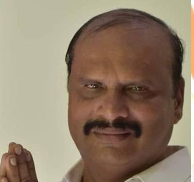 *** ಕಾಂಗ್ರೆಸ್ ಅಭ್ಯರ್ಥಿ ಗೋಣಿ ಮಾಲತೇಶ್ ಅವರಿಗೆ ಇದು ಎರಡನೇ ಚುನಾವಣೆಯಾಗಿದೆ. ಕಳೆದ 2018 ರಲ್ಲಿ ಮೊದಲ ಬಾರಿಗೆ ಅವರು ಅಖಾಡಕ್ಕಿಳಿದಿದ್ದರು. ಇವರ ಎದುರಾಳಿಯಾಗಿದ್ದ ಬಿ.ಎಸ್.ಯಡಿಯೂರಪ್ಪ ಅವರು 86,983 ಮತ ಪಡೆದು ಜಯ ಸಾಧಿಸಿದ್ದರು. 