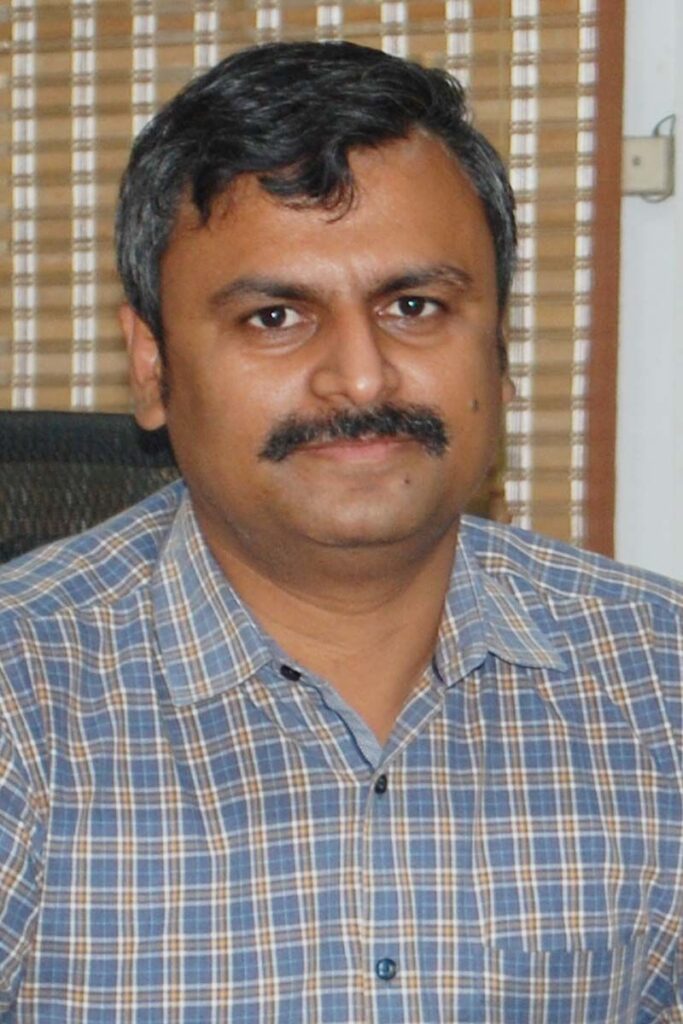 ಶಿವಮೊಗ್ಗ ಜಿಲ್ಲೆಯಲ್ಲಿ ಮತದಾನ ಸಂಪೂರ್ಣ ಶಾಂತಿಯುತವಾಗಿ ನಡೆದಿದ್ದು ಯಾವುದೇ ಅಹಿತಕರ ಘಟನೆಗಳು ನಡೆದಿರುವುದಿಲ್ಲ. ಜಿಲ್ಲೆಯಲ್ಲಿ ಒಟ್ಟು 1782 ಮತಗಟ್ಟೆಗಳಲ್ಲಿ ಮತದಾನ ಸುಗಮವಾಗಿ ನಡೆದಿದ್ದು, 8100 ಸಿಬ್ಬಂದಿಗಳು ಚುನಾವಣಾ ಕರ್ತವ್ಯ ನಿರ್ವಹಿಸಿದ್ದಾರೆ ಎಂದು ಜಿಲ್ಲಾಧಿಕಾರಿ ಡಾ.ಆರ್.ಸೆಲ್ವಮಣಿ ತಿಳಿಸಿದ್ದಾರೆ.