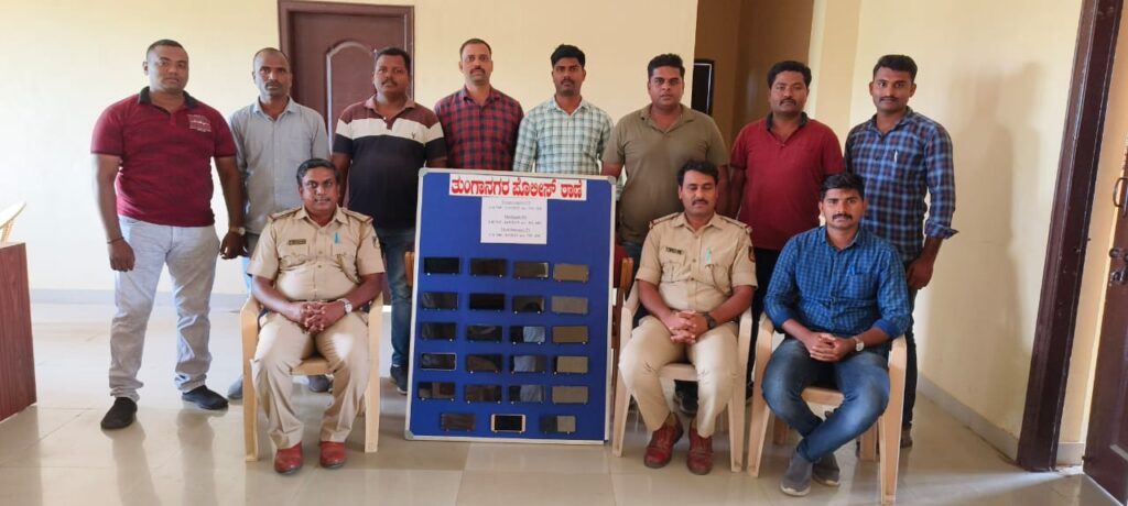 ಶಿವಮೊಗ್ಗ, ಜೂ. 2: ಶಿವಮೊಗ್ಗ ನಗರದ ವಿವಿಧೆಡೆ ಸುಲಿಗೆ ಪ್ರಕರಣದಲ್ಲಿ ಭಾಗಿಯಾಗಿದ್ದ ಆರೋಪದ ಮೇರೆಗೆ, ತುಂಗಾ ನಗರ ಠಾಣೆ ಪೊಲೀಸರು ಮೂವರು ಅಪ್ರಾಪ್ತ ವಯಸ್ಸಿನ ಆರೋಪಿಗಳನ್ನು ಬಂಧಿಸಿದ್ದಾರೆ.