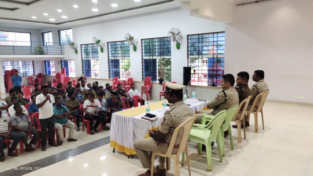 ಸಾಗರ ತಾಲೂಕಿನ ಆನಂದಪುರದ ಸೀತಾರಾಮ ಕಲ್ಯಾಣ ಮಂಟಪದಲ್ಲಿ ಜು. 18 ರಂದು ಪೊಲೀಸ್ ಇಲಾಖೆಯಿಂದ ಆಯೋಜಿಸಿದ್ದ ಜನ ಸಂಪರ್ಕ ಸಭೆಯಲ್ಲಿ ಭಾಗವಹಿಸಿ ಅವರು ಮಾತನಾಡಿದರು.