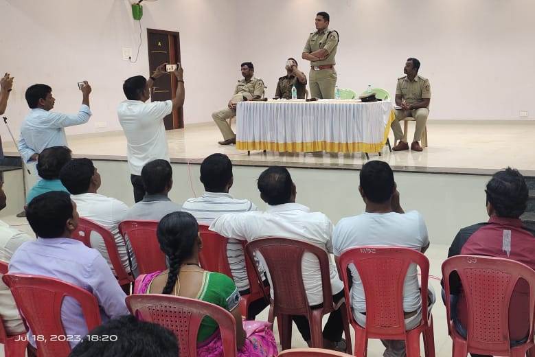 ಸಭೆಯಲ್ಲಿ ಸಾಗರ ಉಪ ವಿಭಾಗದ ಹಿರಿಯ ಸಹಾಯಕ ಪೊಲೀಸ್ ಅಧೀಕ್ಷಕ ರೋಹನ್ ಜಗದೀಶ್, ಸಾಗರ ಗ್ರಾಮಾಂತರ ಪೊಲೀಸ್ ಠಾಣೆ ಇನ್ಸ್’ಪೆಕ್ಟರ್ ಪ್ರವೀಣ್, ಆನಂದಪುರ ಪೊಲೀಸ್ ಠಾಣೆ ಸಬ್ ಇನ್ಸ್’ಪೆಕ್ಟರ್ ಯುವರಾಜ್ ಉಪಸ್ಥಿತರಿದ್ದರು.
