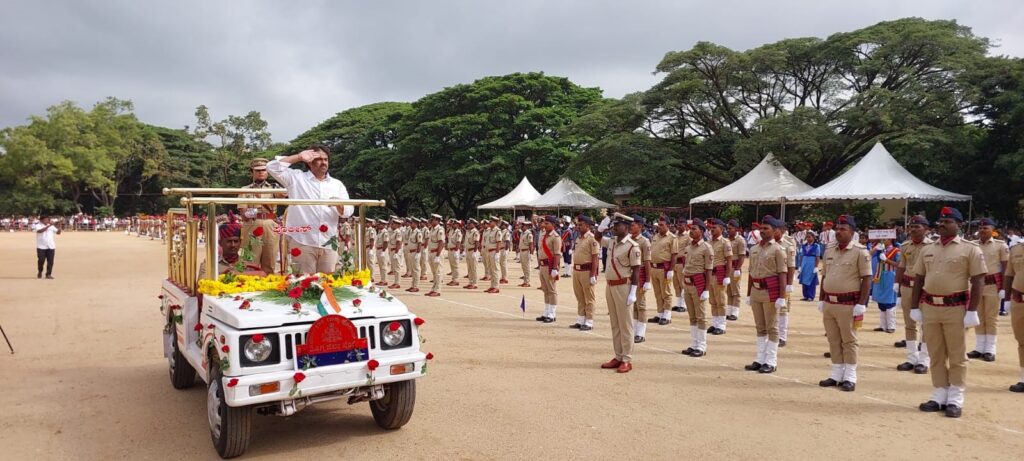 ಶಿವಮೊಗ್ಗ ನಗರದ ಡಿಎಆರ್ ಮೈದಾನದಲ್ಲಿ ಜಿಲ್ಲಾಡಳಿತದ ವತಿಯಿಂದ ಆಯೋಜಿಸಲಾಗಿದ್ದ 77 ನೇ ಸ್ವಾತಂತ್ರ್ಯ ದಿನಾಚರಣೆ ಸಮಾರಂಭ