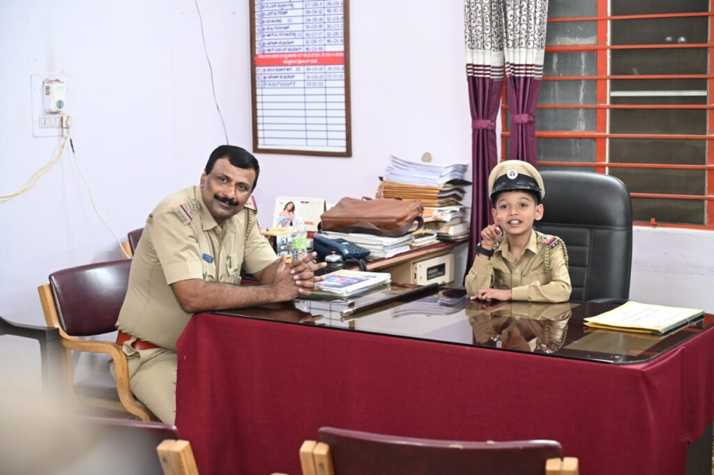 ಇನ್ಸ್ಪೆಕ್ಟರ್ ಆದ 8 ವರ್ಷದ ಬಾಲಕ : ಪುಟಾಣಿಯ ಆಸೆ ಈಡೇರಿಸಿದ ಶಿವಮೊಗ್ಗ ಪೊಲೀಸ್ ಇಲಾಖೆ!