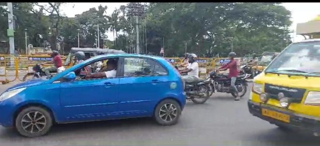 ವಾಹನ ಸವಾರರೇ ‘ಸ್ಮಾರ್ಟ್’ ಕ್ಯಾಮರಾಗಳಿವೆ ಎಚ್ಚರ…! ಆ. 28 ರಿಂದ ಶಿವಮೊಗ್ಗದಲ್ಲಿ ಸಂಚಾರ ನಿಯಮ ಉಲ್ಲಂಘಿಸಿದರೆ ದಂಡ ಗ್ಯಾರೆಂಟಿ..!