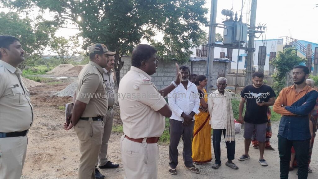 ‘ನಯ ವಂಚಕರ ಮಾತು ನಂಬಿ ಹಣ ಕಳೆದುಕೊಳ್ಳಬೇಡಿ’ : ಸಬ್ ಇನ್ಸ್’ಪೆಕ್ಟರ್ ಮಂಜುನಾಥ್