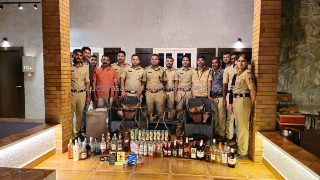 ತೀರ್ಥಹಳ್ಳಿ - ರೆಸಾರ್ಟ್ ಮೇಲೆ ಪೊಲೀಸರ ದಾಳಿ : ಬಂದೂಕು, ಚಾಕು, ಕತ್ತಿ, ಮದ್ಯದ ಬಾಟಲಿಗಳು ವಶ..!