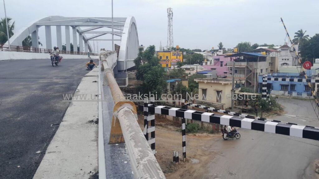 ಶಿವಮೊಗ್ಗ : ಕಾಶೀಪುರ ಫ್ಲೈ ಓವರ್ ನಲ್ಲಿ ವಾಹನಗಳ ಸಂಚಾರ ಆರಂಭ - ಕೊನೆ ಹಂತದ ಕಾಮಗಾರಿಗಳು ವಿಳಂಬ!