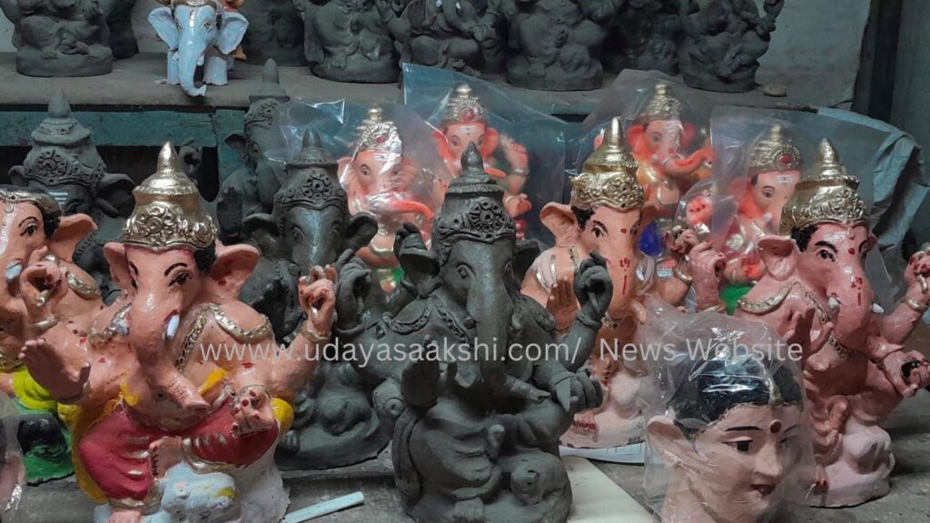 ಸೆ. 17 ರಿಂದ ಅಕ್ಟೋಬರ್ 1 ರವರೆಗೆ ಶಿವಮೊಗ್ಗ ಜಿಲ್ಲೆಯಾದ್ಯಂತ ಬೈಕ್ ರ್ಯಾಲಿ ನಿಷೇಧ!
ಗಣೇಶ ಮೂರ್ತಿ ವಿಸರ್ಜನೆ ವೇಳೆ ತೆಪ್ಪ ಬಳಕೆ : ನಿಯಮ ಪಾಲನೆ ಕಡ್ಡಾಯ!
ಜಿಲ್ಲಾಧಿಕಾರಿ ಡಾ.ಆರ್.ಸೆಲ್ವಮಣಿ ಆದೇಶ
