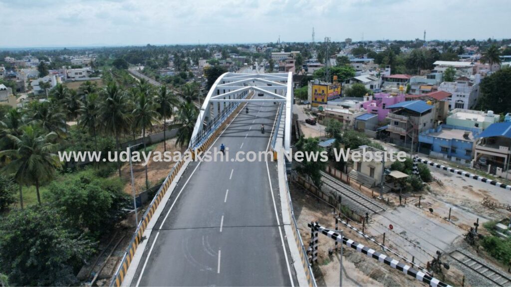 Kashipura flyover photos of Shimoga that are attracting public attention..!
ಶಿವಮೊಗ್ಗ ಅರಣ್ಯ ಇಲಾಖೆ ಕಾರ್ಯಾಚರಣೆ : ಲಕ್ಷಾಂತರ ರೂ. ಮೌಲ್ಯದ ನಾಟಾ ವಶ : ಓರ್ವನ ಬಂಧನ!
