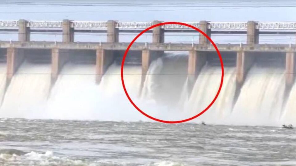 1. 50 Lakh cusec water out of Tungabhadra Reservoir : Flood threat! ತುಂಗಭದ್ರಾ ಜಲಾಶಯದಿಂದ 1. 50 ಲಕ್ಷ ಕ್ಯೂಸೆಕ್ ನೀರು ಹೊರಕ್ಕೆ : ಪ್ರವಾಹ ಭೀತಿ!