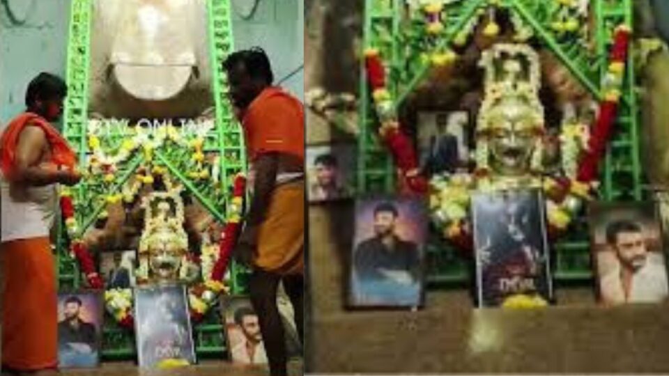 The priest who worshiped actor Darshan in front of the idol of God has been suspended! ದೇವರ ವಿಗ್ರಹದ ಎದುರು ನಟ ದರ್ಶನ್ ಫೋಟೋಗಳಿಟ್ಟು ಪೂಜಿಸಿದ್ದಅರ್ಚಕ ಸಸ್ಪೆಂಡ್!