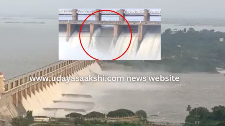 Broken gate : Heavy water out of Tungabhadra Reservoir! ತುಂಡರಿಸಿದ ಗೇಟ್ : ತುಂಗಾಭದ್ರಾ ಜಲಾಶಯದಿಂದ ಭಾರೀ ನೀರು ಹೊರಕ್ಕೆ!