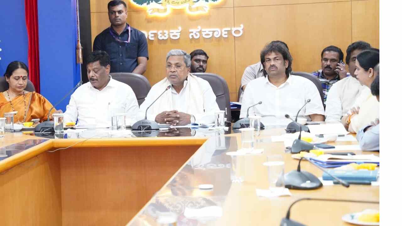 Bengaluru - 'Let's stand on the feet of the evil forces that give an ax to democracy': CM ಪ್ರಜಾಪ್ರಭುತ್ವಕ್ಕೆ ಕೊಡಲಿ ಪೆಟ್ಟು ಕೊಡುವ ದುಷ್ಟ ಶಕ್ತಿಗಳ ಮೆಟ್ಟಿ ನಿಲ್ಲೋಣ : ಸಿಎಂ