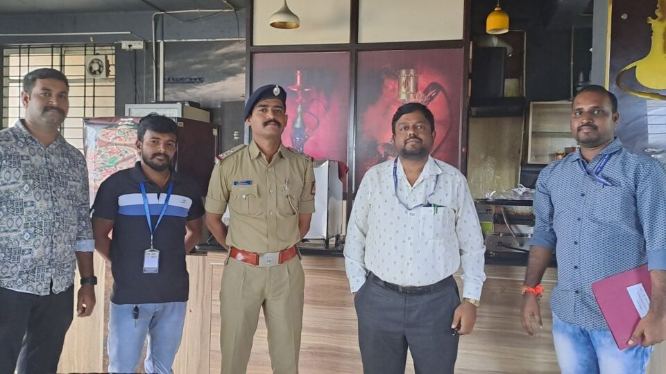 Shimoga - Hookah bar raided by a team of officers! ಶಿವಮೊಗ್ಗ – ಹುಕ್ಕಾ ಬಾರ್ ಮೇಲೆ ಅಧಿಕಾರಿಗಳ ತಂಡದ ದಾಳಿ!