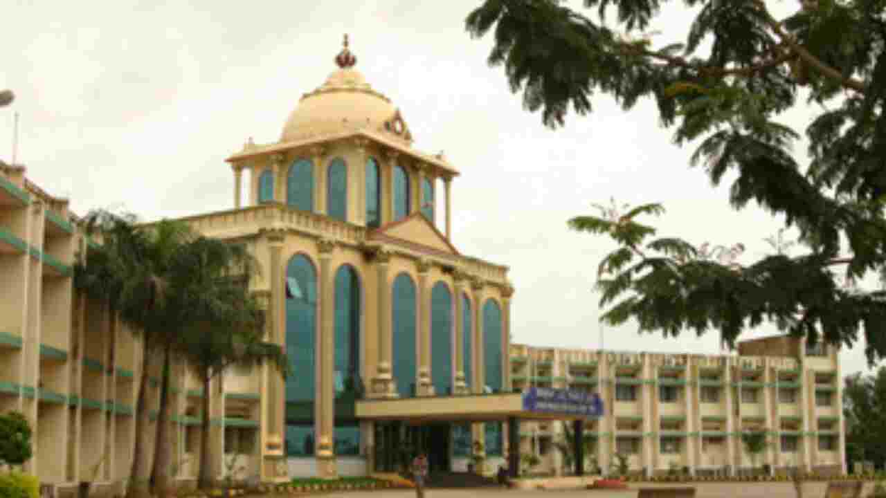 Former Prime Minister passed away: Kuvempu University exam postponed! ಮಾಜಿ ಪ್ರಧಾನಿ ನಿಧನ : ಕುವೆಂಪು ವಿಶ್ವವಿದ್ಯಾಲಯ ಪರೀಕ್ಷೆ ಮುಂದೂಡಿಕೆ!