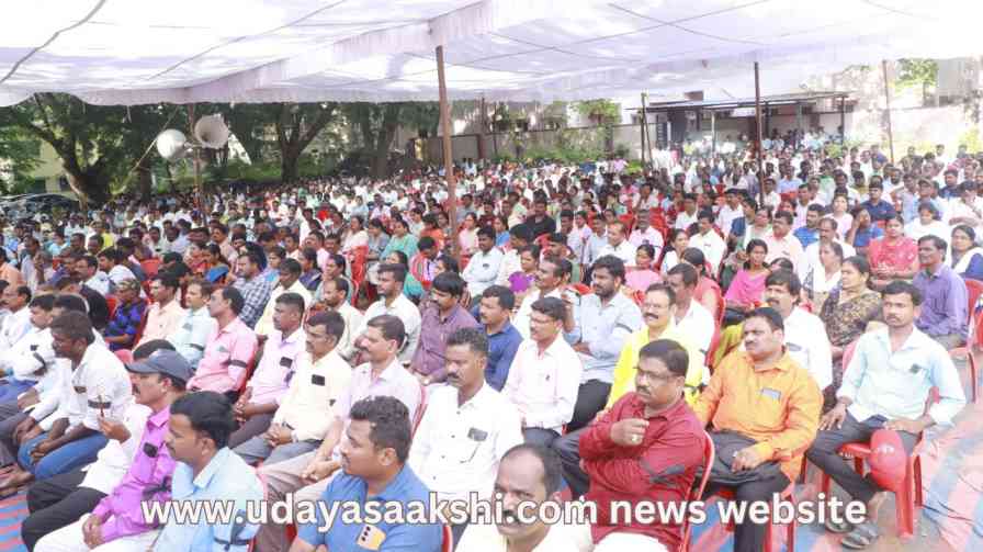 Shimoga : Continued strike of village employees - what will be the government's decision? ಶಿವಮೊಗ್ಗ : ಮುಂದುವರಿದ ಗ್ರಾಪಂ ನೌಕರರ ಮುಷ್ಕರ – ಏನಾಗಲಿದೆ ಸರ್ಕಾರದ ನಿರ್ಧಾರ?