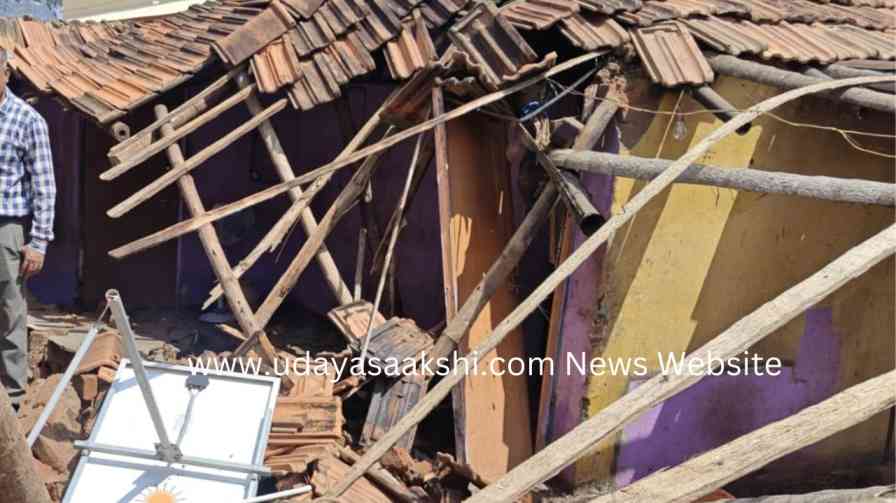 Recently, there have been reports of damage to a large amount of public property due to heavy rains in Shimoga city and taluk. Due to torrential rain, cases of damage to many houses are being reported in many parts of Shimoga city and taluk. In some places, entire houses have collapsed, while in others, they have been partially damaged. The walls are cracked.