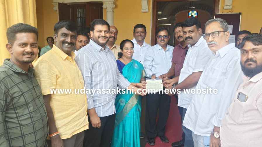 Shimoga : Demand to allow parking of vehicles! ಶಿವಮೊಗ್ಗ : ಹಾಳಾಗುತ್ತಿರುವ ಕೋಟ್ಯಾಂತರ ರೂ. ಮೌಲ್ಯದ ಕಟ್ಟಡ - ವಾಹನಗಳ ನಿಲುಗಡೆಗೆ ಅವಕಾಶ ಕಲ್ಪಿಸಲು ಆಗ್ರಹ!