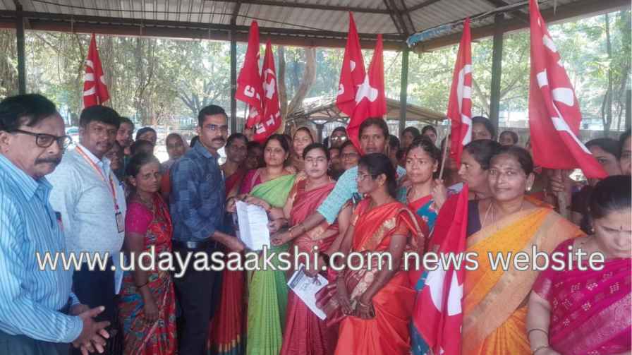 The day-long protest held by the Karnataka State Anganwadi Employees' Association since December 17 at the Shimoga District Collector's Office premises demanding the fulfillment of various demands by the Central and State Governments ended on Wednesday.
