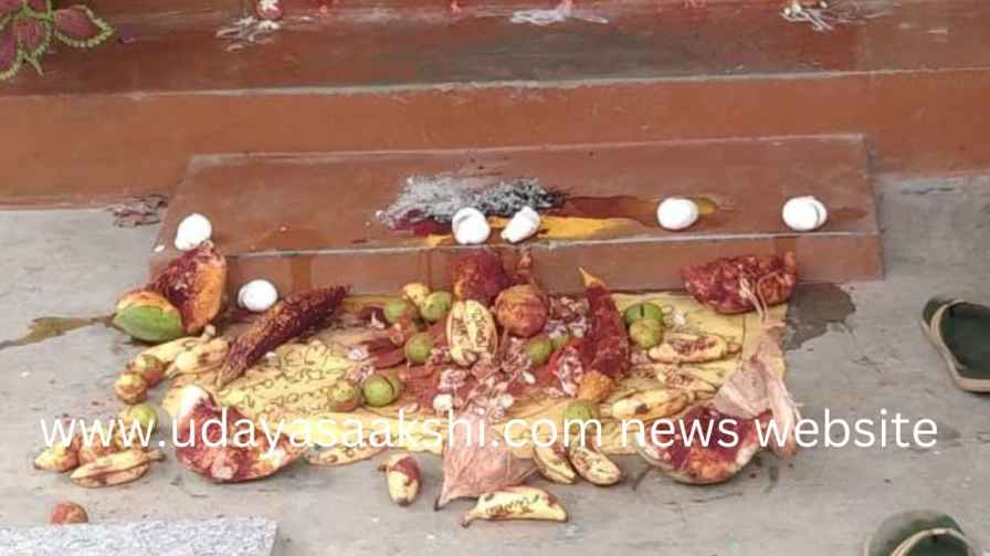 bhadravati | Bhadravati: Witchcraft in front of the house on Amavasya night..! bhadravati | ಭದ್ರಾವತಿ : ಅಮಾವಾಸ್ಯೆ ರಾತ್ರಿಯಂದು ಮನೆಯ ಮುಂಭಾಗ ವಾಮಾಚಾರ..!
