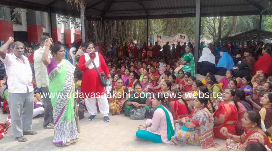 shimoga | Shimoga - Massive protest of midday meal Yojana employees! shimoga | ಶಿವಮೊಗ್ಗ - ಬಿಸಿಯೂಟ ಯೋಜನೆ ನೌಕರರ ಬೃಹತ್ ಪ್ರತಿಭಟನೆ!