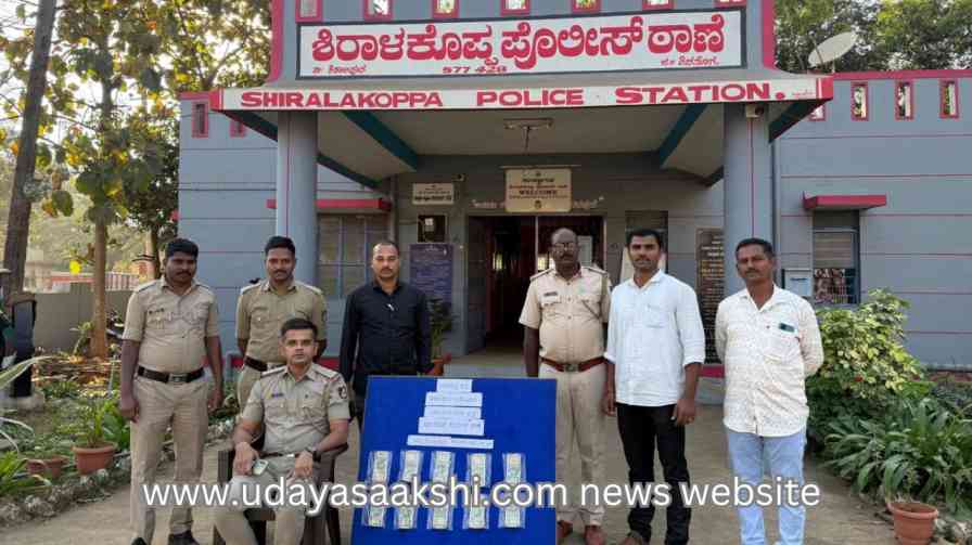 Shikaripur | Shiralakoppa police operation: The accused of Soraba who cheated a Hassan man by giving fake gold was arrested! Shikaripur | ಶಿರಾಳಕೊಪ್ಪ ಪೊಲೀಸರ ಕಾರ್ಯಾಚರಣೆ : ನಕಲಿ ಬಂಗಾರ ನೀಡಿ ಹಾಸನ ವ್ಯಕ್ತಿಗೆ ವಂಚಿಸಿದ್ದ ಸೊರಬದ ಆರೋಪಿ ಸೆರೆ!