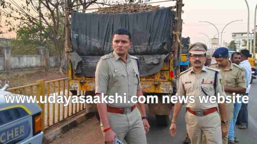 Shimoga: SP ASP involved in the special operation of affixing reflectors to vehicles! ಶಿವಮೊಗ್ಗ : ವಾಹನಗಳಿಗೆ ರಿಫ್ಲೆಕ್ಟರ್ ಸಿಕ್ಕರ್ ಅಂಟಿಸುವ ವಿಶೇಷ ಕಾರ್ಯಾಚರಣೆಯಲ್ಲಿ ಭಾಗಿಯಾದ ಎಸ್ಪಿ ಎಎಸ್ಪಿ!