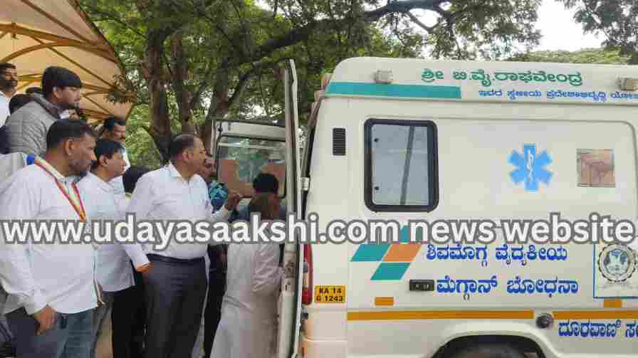 Shivamogga : School children fell ill during the Independence Day parade!ಶಿವಮೊಗ್ಗ : ಸ್ವಾತಂತ್ರ್ಯೋತ್ಸವದ ಪರೇಡ್ ವೇಳೆ ಅಸ್ವಸ್ಥರಾಗಿ ಬಿದ್ದ ಶಾಲಾ ಮಕ್ಕಳು!
