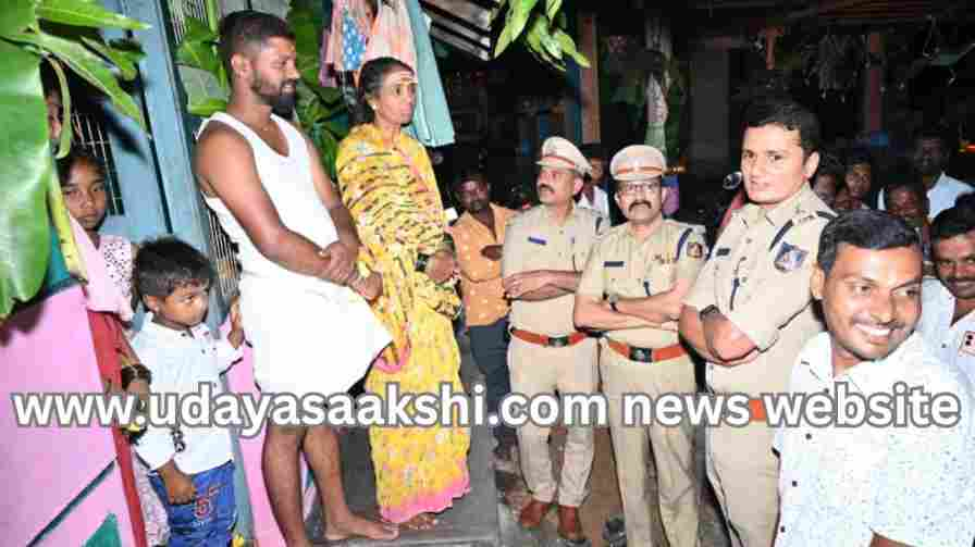 Shimoga: SP visits house to house – listens to citizens' grievances ಶಿವಮೊಗ್ಗ : ಮನೆ ಮನೆಗೆ ಎಸ್ಪಿ ಭೇಟಿ – ನಾಗರೀಕರ ಅಹವಾಲು ಆಲಿಕೆ