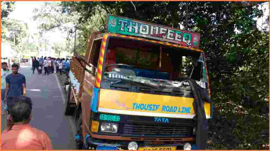 Rippon'pet | Man dies on the spot after being hit by a lorry! ರಿಪ್ಪನ್’ಪೇಟೆ | ಲಾರಿ ಡಿಕ್ಕಿ ಹೊಡೆದು ಸ್ಥಳದಲ್ಲಿಯೇ ವ್ಯಕ್ತಿ ಸಾವು! ಹೊಸನಗರ